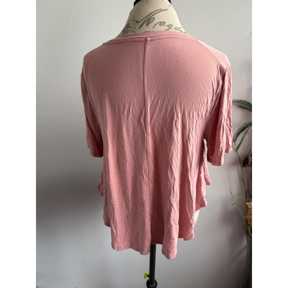 Lululemon‎ Women's Pink Short Sleeve V Neck Relaxed Fit Casual Top